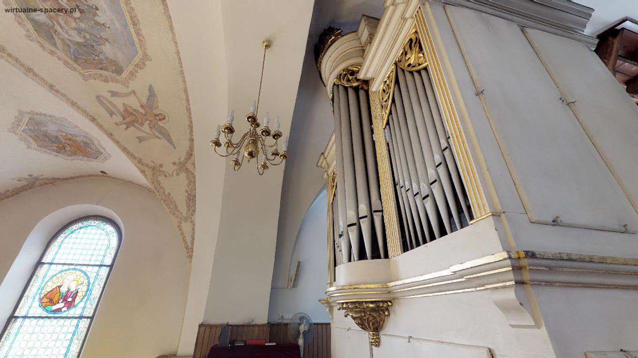 Organy na chórze w kościele