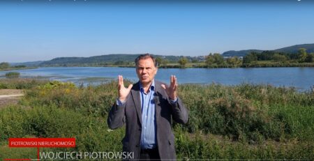 dom nad rzeką prezentacja z drona