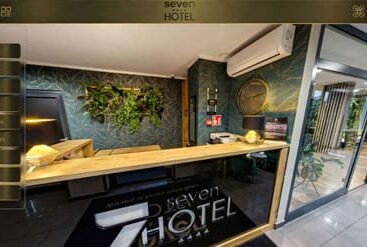 wirtualny spacer po hotelu seven