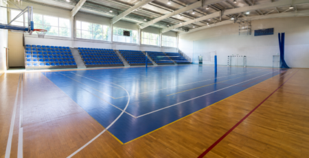 Wirtualny spacer dla obiektu sportowego — jak pokazać halę, boisko i zaplecze?