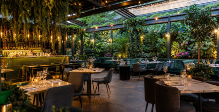 Wirtualny spacer po restauracji hotelowej — jak pokazać klimat miejsca przed rezerwacją stolika?